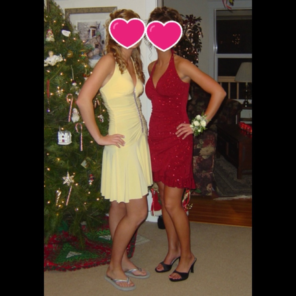 Mariposa Red Sparkly Halter Mini-Dress, V-neck. Size Small - Picture 3 of 13
